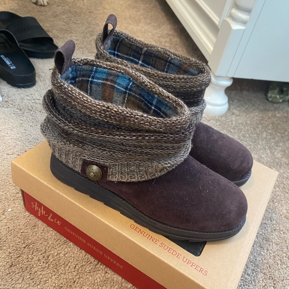 cozy brown boots NWT